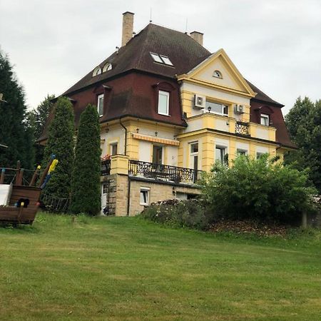 Ubytovani V Soukromi Rodinne Vily V Decine Exterior foto