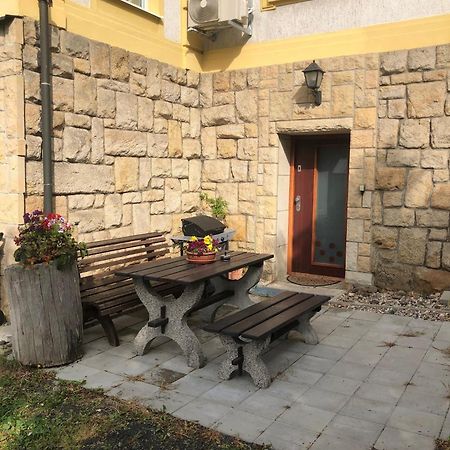 Ubytovani V Soukromi Rodinne Vily V Decine Exterior foto