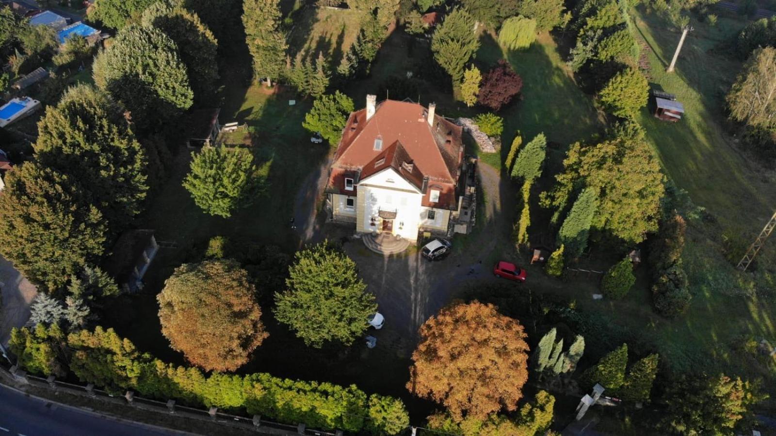 Ubytovani V Soukromi Rodinne Vily V Decine Exterior foto